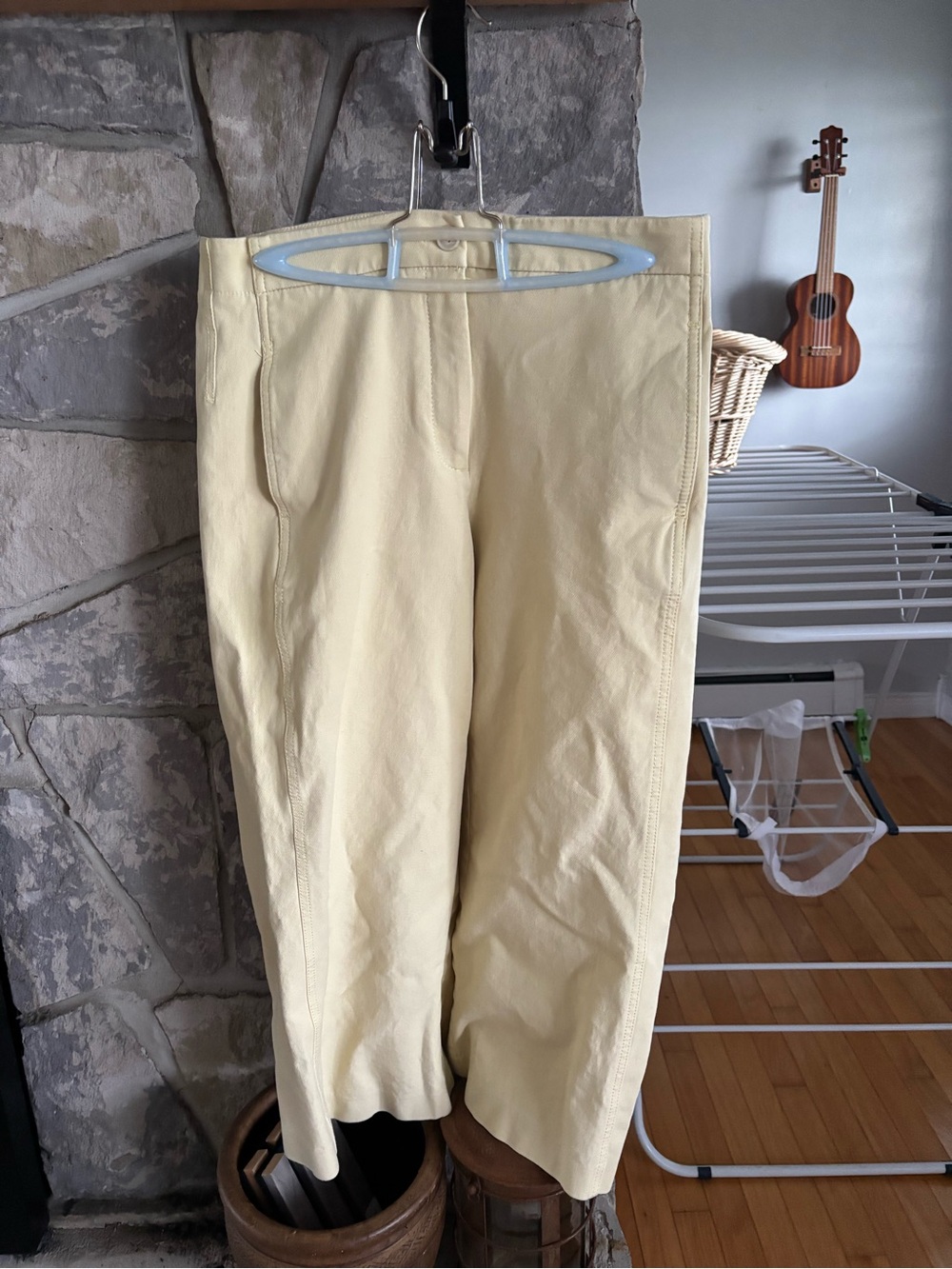Ann Taylor Butter Yellow Capri wide leg size 6 with stretch